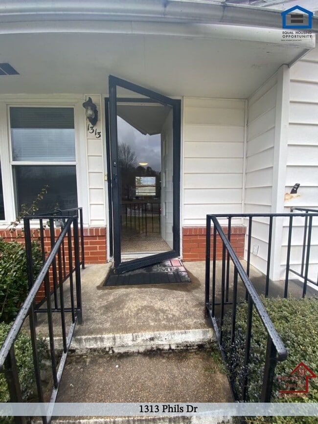 Photo - 1313 Phils Dr