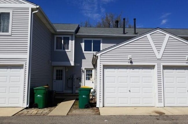 Photo - 554 Meadow Green Ln