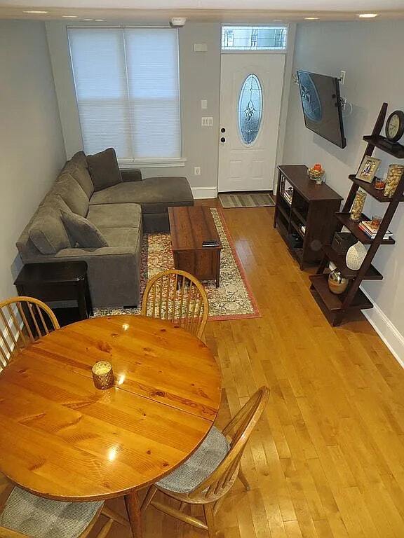 Photo - 1639 Carpenter St