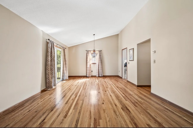 Photo - 1293 New Britain Ave