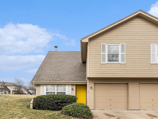 Photo - 810 SW Pinebrook Village Ct