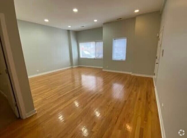 Building Photo - 44 N Paulina St Unit 1N Rental