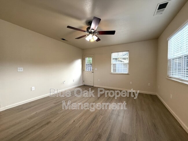 Photo - 524 W 1st Ave