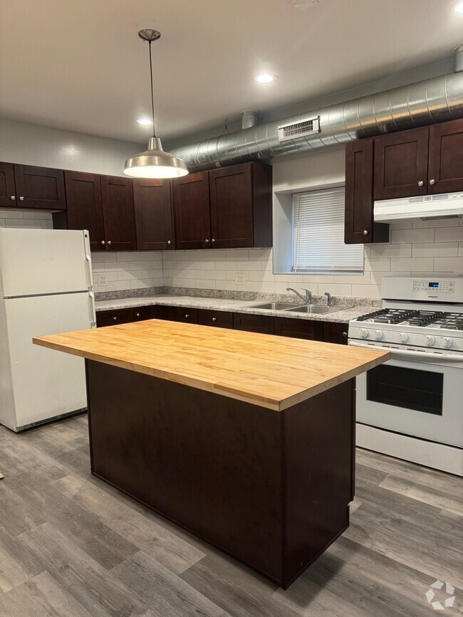 Building Photo - 5924 S Maplewood Ave Unit 1 Rental