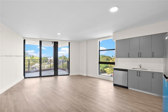 Building Photo - 1559 NW 15th Street Rd Unit 310 Rental