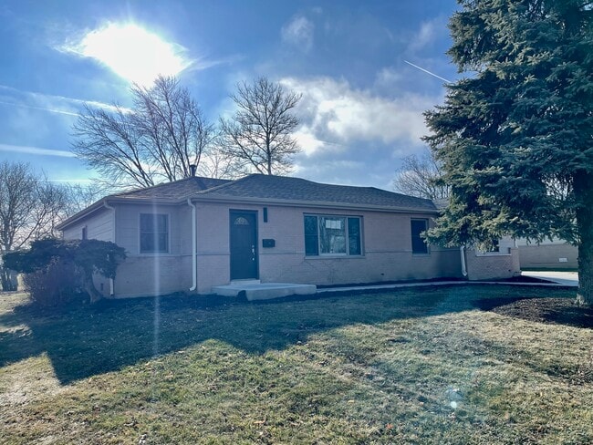 Building Photo - 15 Bradley Ln