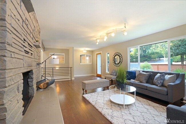 Photo - Gorgeous 4 Bedroom, 4 Bath +Bonus Room in Richland Heights