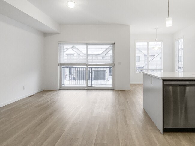 Photo - 679 SouthPoint Heath SW