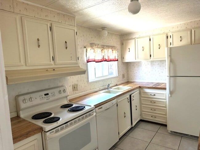 Photo - 3 bedroom mobile home with garage and bonus room