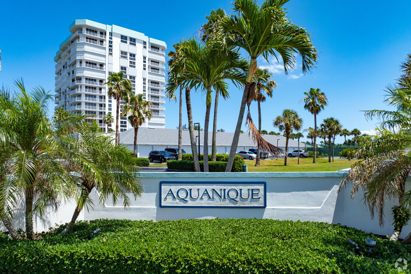 2700 N Highway A1A, Isla Hutchinson, FL 34949 - Aquanique Ocean Club