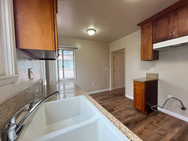 Photo - 1135 W 90th St