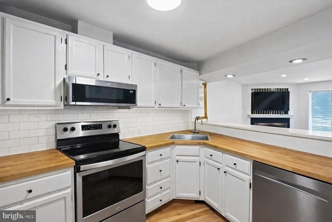 Photo - 1704 Quietree Dr