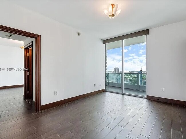Photo - 900 Biscayne Blvd