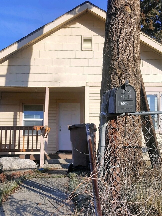 Photo - 2 Bedroom/1 Bathroom Near Hays Park