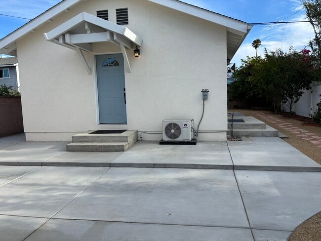 Building Photo - 1528 W 223rd St Rental