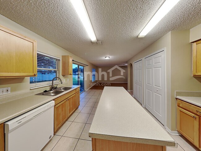 Photo - 930 Mayfair St