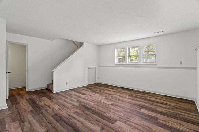 Photo - 1304 Essex Ct Unit Apt B