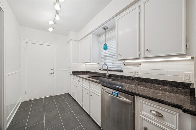 Photo - 1937 W McKinney St