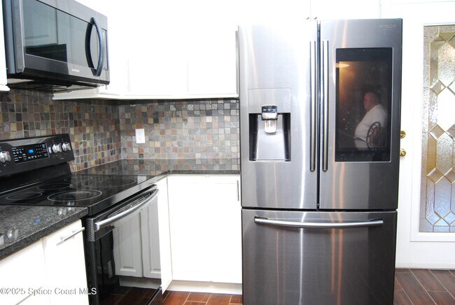 Photo - 867 Huntington St NE