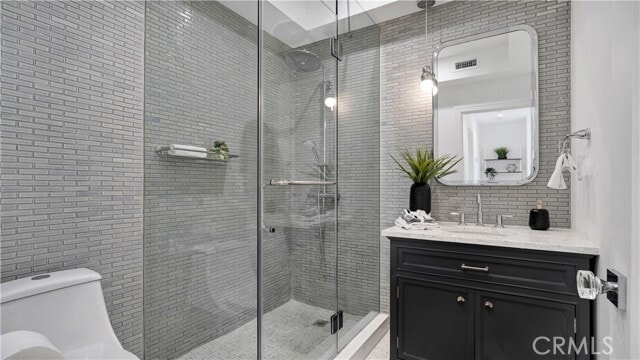 Photo - 1347 Seward St