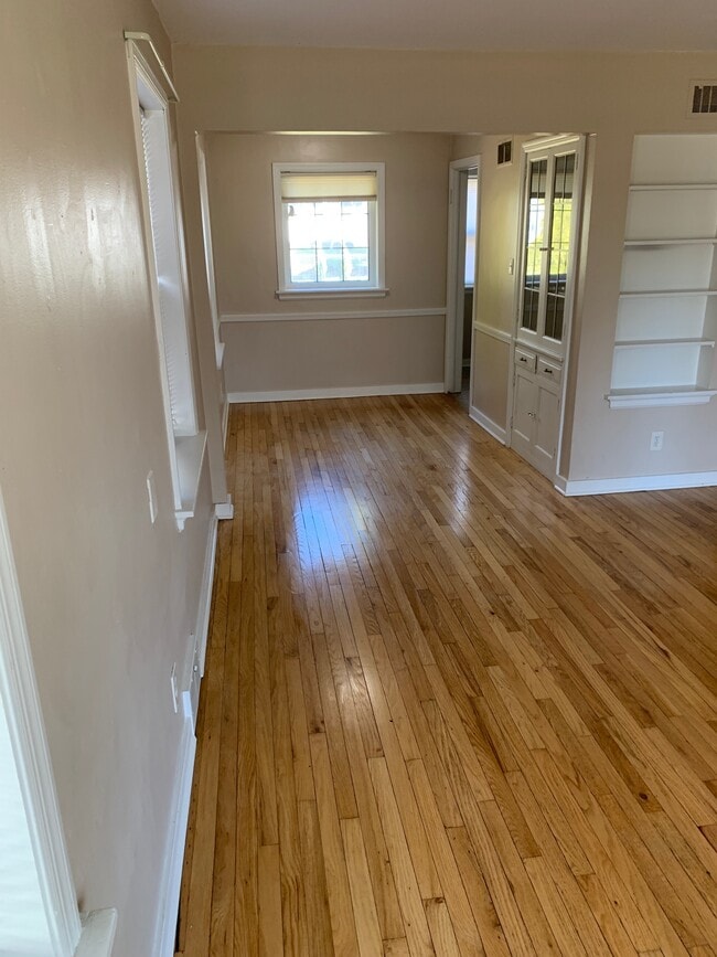 Photo - 2130 N 86th St