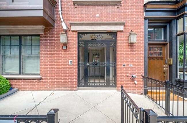 Building Photo - 226 Park Ave Unit 226