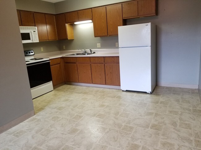 Photo - 1437 Irvine St Apartments