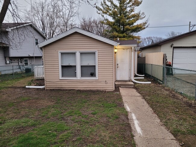 Building Photo - 1809 Galilee Ave