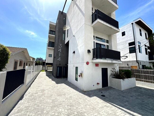 Beautiful Modern Luxury 4 Story Townhome -... - Beautiful Modern Luxury 4 Story Townhome -...