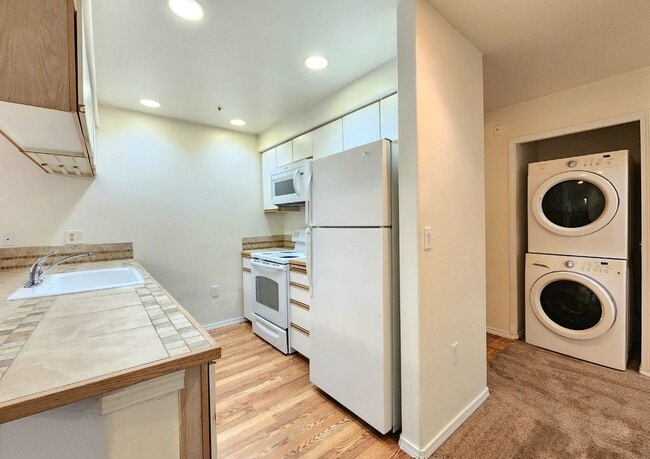 Photo - Everett Condo / 2 Bed/ 2 Bath / Everett Near Boeing