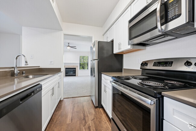 2BR, 1BA - 970SF - Kitchen