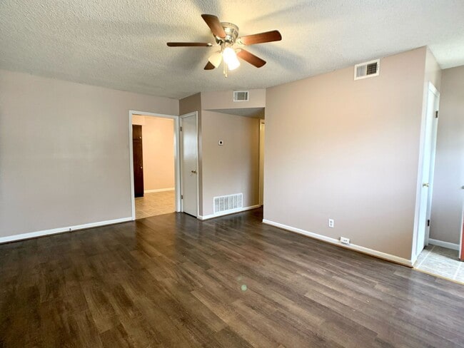 Building Photo - 3 Bedroom Single Family Home