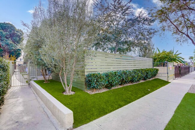 Photo - 1042 Leighton Ave (B)