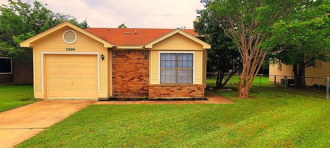 Photo - 2604 Woodlands Dr