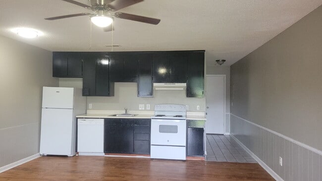 Building Photo - "1 month free. Section 8 accepted. 1-Bedroom Retreat with Full Bath in Huntsville's Heart!" Unit L