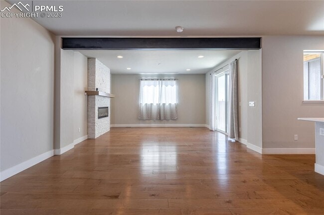 Photo - Like new Modern design! 3 bed, 4 bath, 2 c...