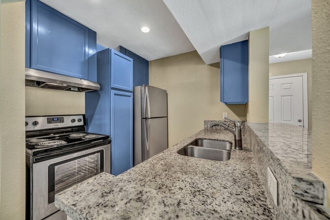 Photo - 770 Memorial Mews St Unidad A