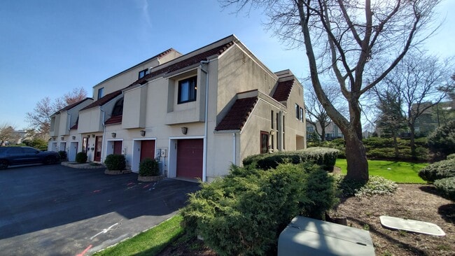 Building Photo - 14 Cerone Ct Unit 14