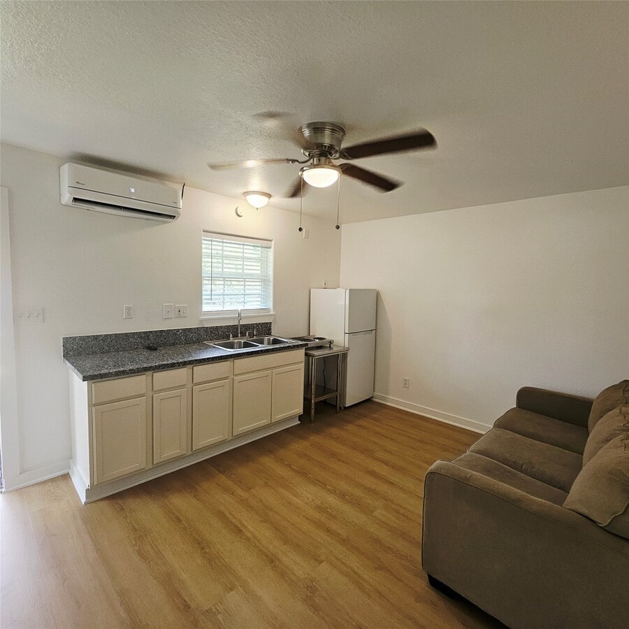 Photo - 305 Miles Rd