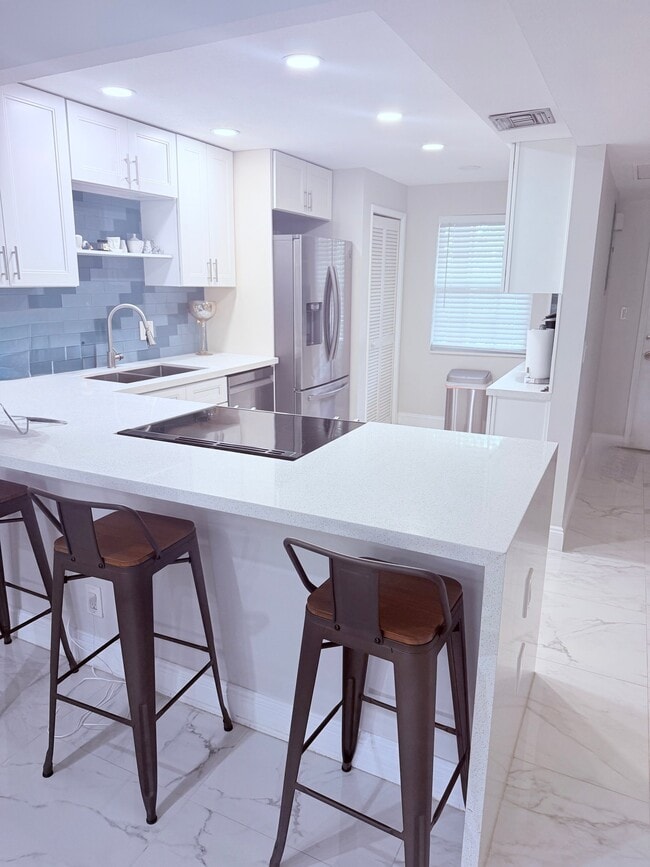 Photo - 545 Oaks Ln Unit 204