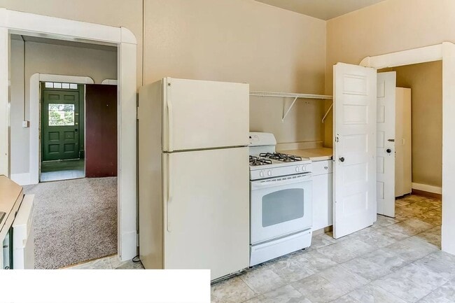 Photo - Large 6 Bedroom House Available in August!!