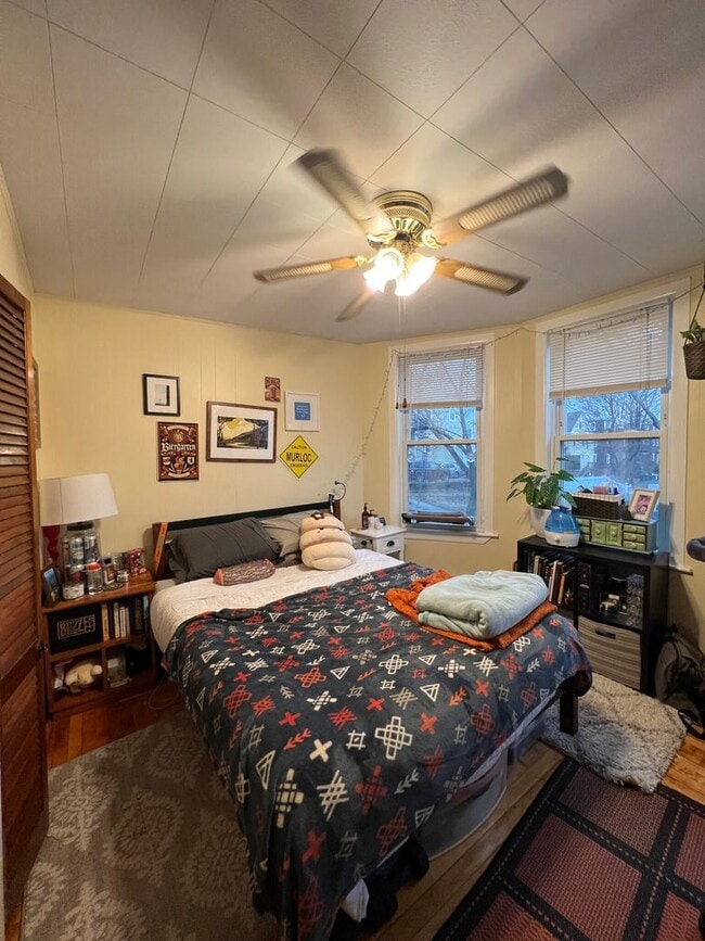 Photo - 9/1 Top floor 4BR/3BA on Somerville/Camb line!