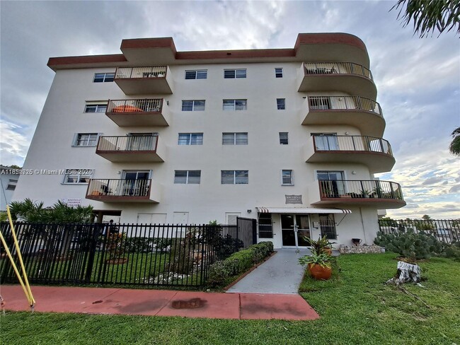 Building Photo - 7150 Indian Creek Dr Unit 506 Rental