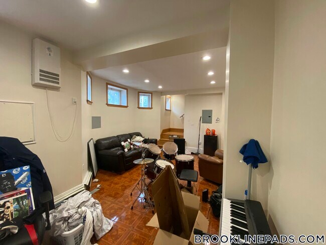 Photo - 69 Babcock St Unit 1