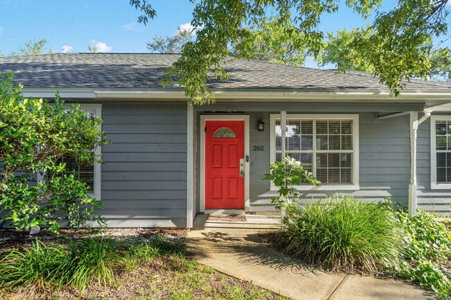 Photo - 202 Stephen Ave