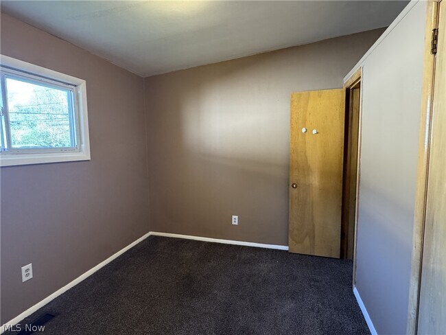 Photo - 2350 Newton St
