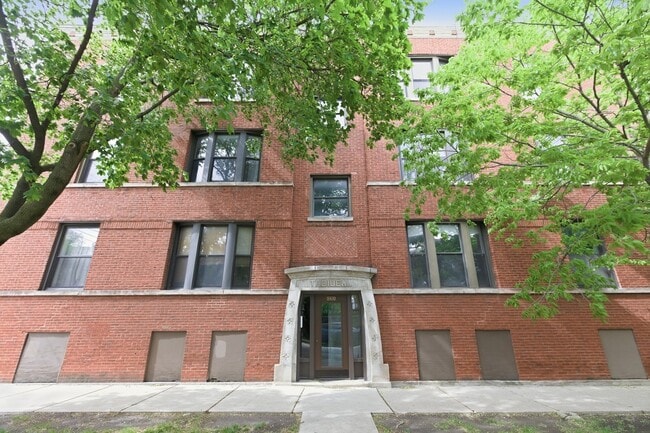 Photo - 3142 W George St Unidad # 0C2