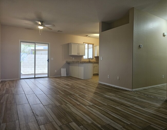 Photo - 2300 E Magma Rd