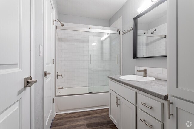 2 BR, 1 BA - Bathroom