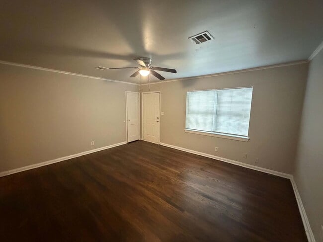 Photo - 2 Bedroom, 1 Bath, 1 Car Garage